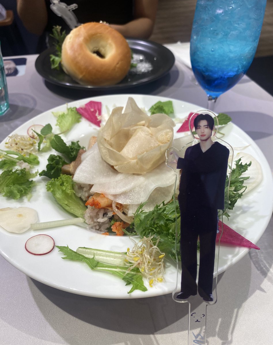 sun_hutomayu's tweet photo. ENHYPENのVRも最高だしカフェも幸せ空間すぎて最高だった...ほんと周りみんな優しい..VRもっかい見たい..一生悲鳴でお化け屋敷の意味わかった https://t.co/xsW4SGRrK0