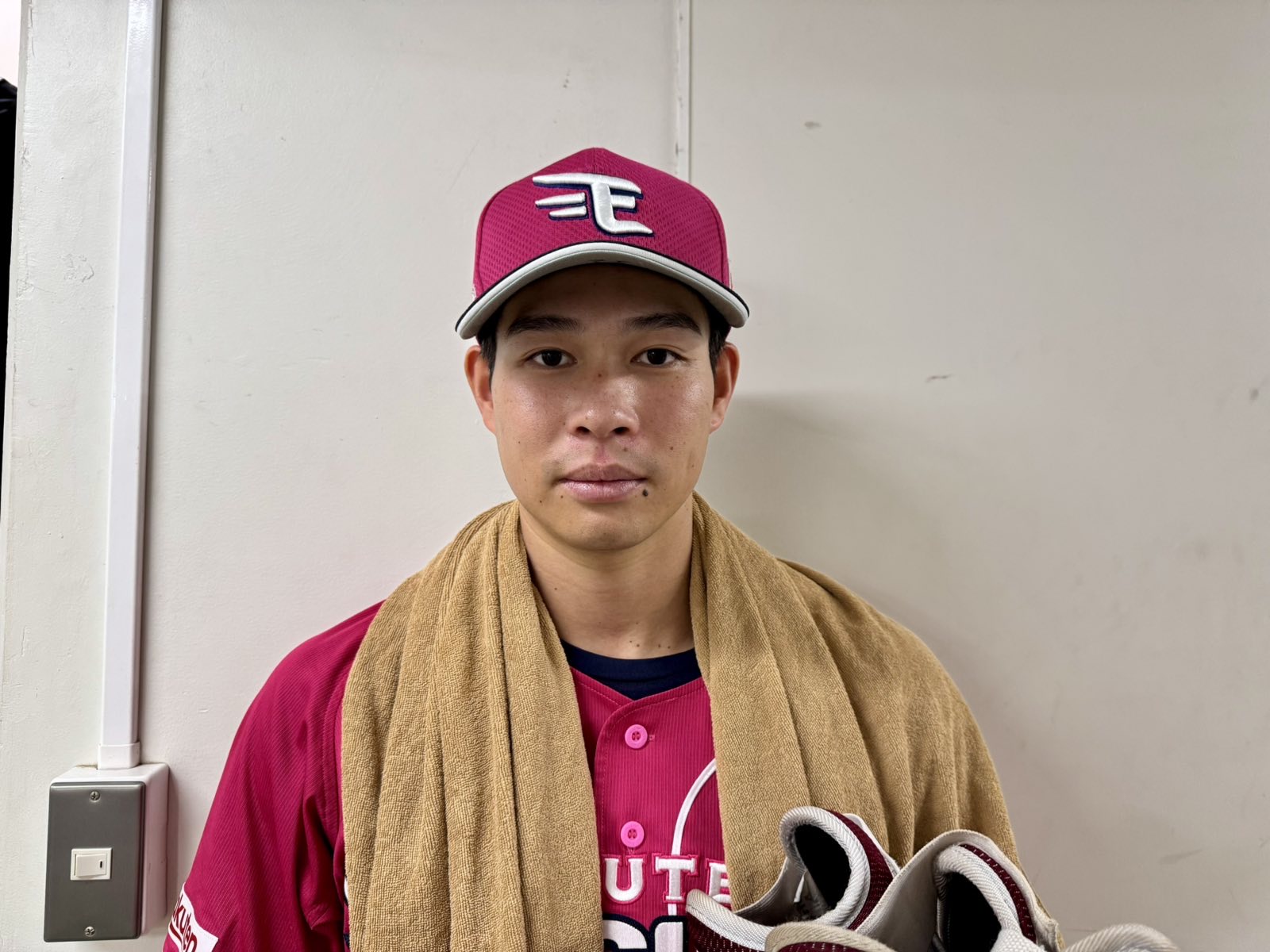 東北楽天ゴールデンイーグルス - 楽天イーグルス　イーグルスベア　中島大輔 BBM ベースボールカード 098 中島大輔 東北楽天ゴールデン