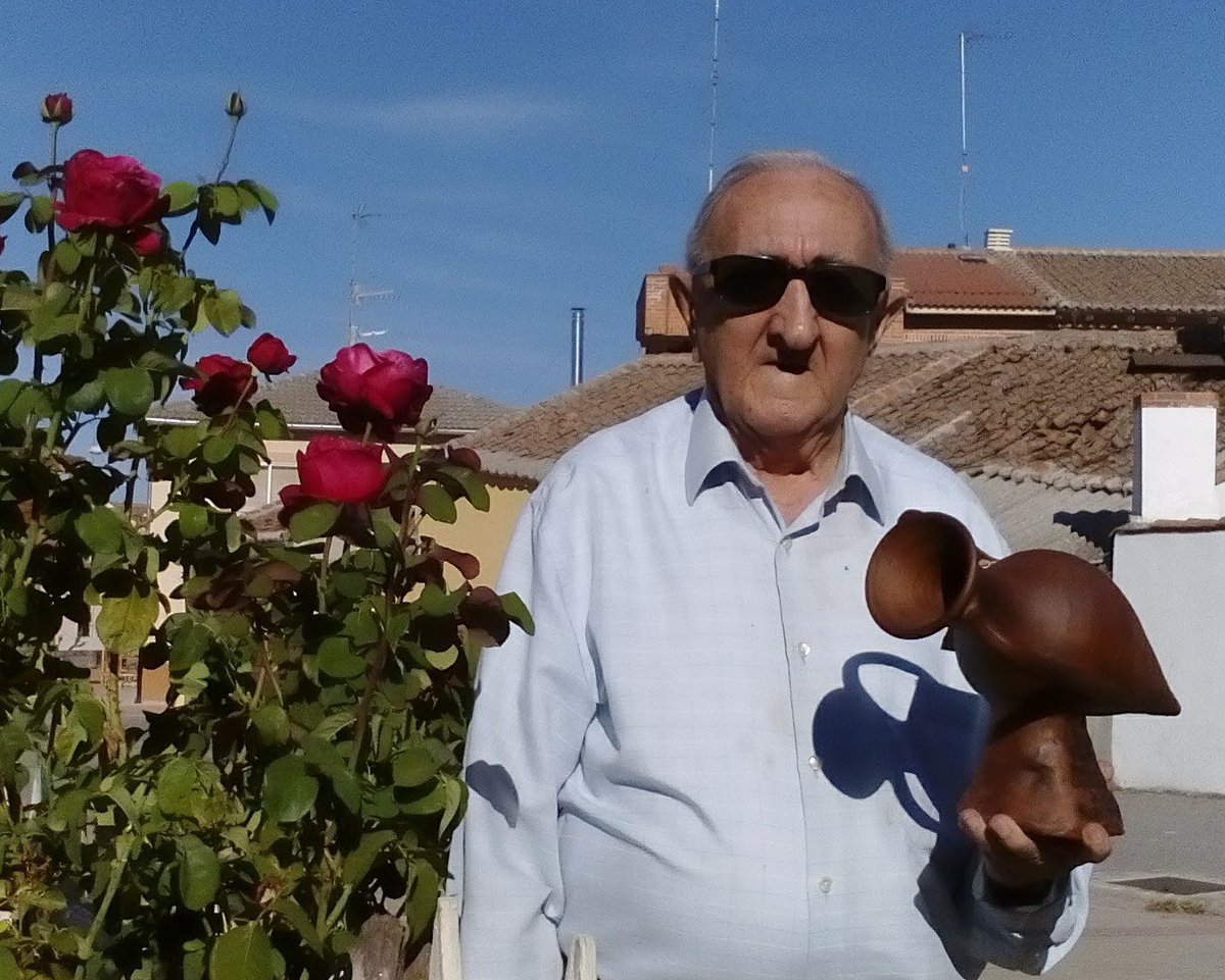 PSOECoca's tweet photo. Hoy nos ha dejado uno de los fundadores en democracia de nuestra Agrupación Local, Juan Muñoz Suárez 

Premio Rosa Pinares en 2017

Nuestro pésame a la familia y amigos.

Tu familia política muy triste por tu partida, siempre te recordará 

Que la tierra te sea leve, compañero https://t.co/7KjxlLibEv
