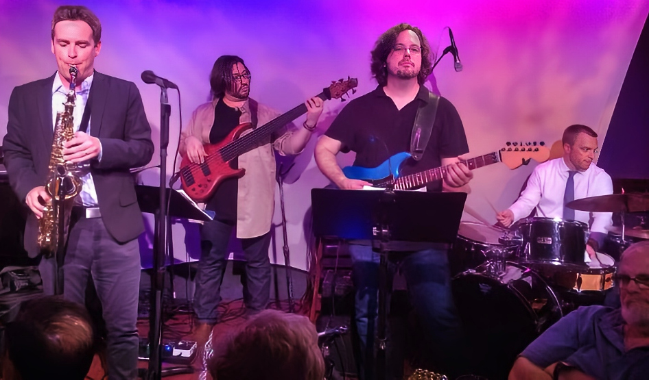 Daniel Bennett Group at the Metropolitan Room in New York City. 20 years of music! #SundayVibes