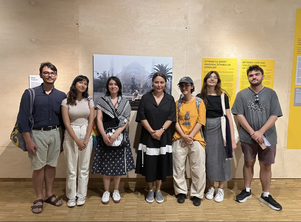 Dün Hayvanların Yaşamı Sergisini gezdik. Sergide devletin Hayırsız Ada’dan itibaren sokakta yaşayan hayvanları nasıl öldürülmeye çalıştığını ve insanların hayvanlarla ilişkisini nasıl değiştirdiğini öğrendik. Sergi için <a href="/yildmine/">Mine Yıldırım</a> ve <a href="/dortayaklisehir/">dört ayaklı şehir</a> ‘e teşekkür ederiz.