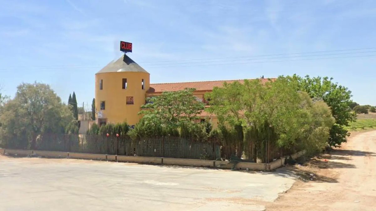 Nosotros no hemos hablado de clientes nunca.  Y hablamos siempre de los hermanos Gomez Serrano, no de Sabiniano 👎👎<a href="/JulyCazallas/">July Cazallas</a> elespanol.com/eldigitalcasti…