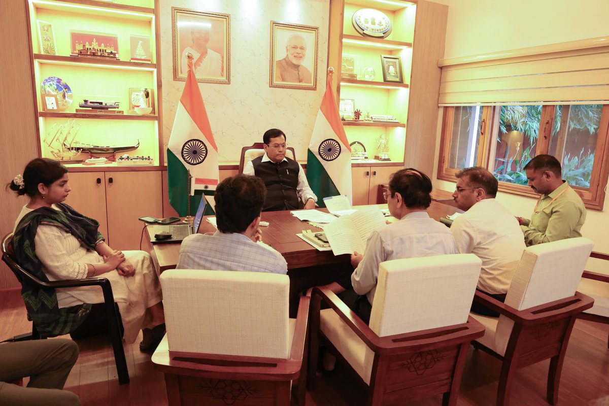 Office of Sarbananda Sonowal (@officeof_ss) on Twitter photo Union Minister Shri <a href="/sarbanandsonwal/">Sarbananda Sonowal</a> presided over a review meeting with senior <a href="/shipmin_india/">Ministry of Ports, Shipping and Waterways</a> officials, assessing progress on ongoing projects and charting the course for upcoming ministerial initiatives. ⚓🇮🇳
Today, in New Delhi! Union Minister Shri <a href="/sarbanandsonwal/">Sarbananda Sonowal</a> presided over a review meeting with senior <a href="/shipmin_india/">Ministry of Ports, Shipping and Waterways</a> officials, assessing progress on ongoing projects and charting the course for upcoming ministerial initiatives. ⚓🇮🇳
Today, in New Delhi!