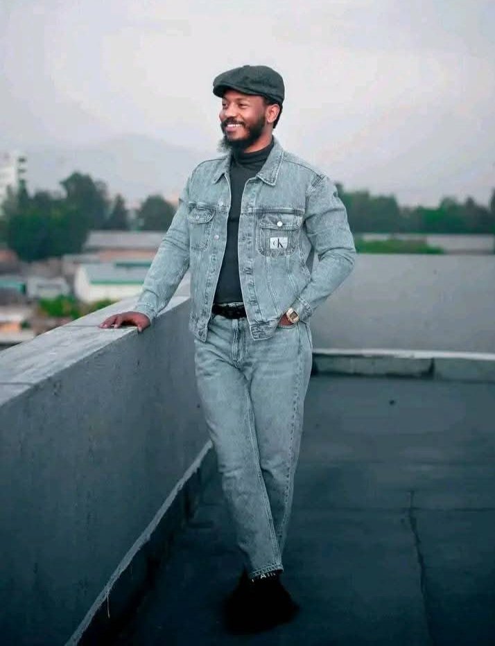 እዩ ጩፋ ከቀልዱና ከካራቲስትነቱ ውጭ ፀጋው ሞዴሊንግ ይመስለኛል ልብስን ይልበሳት👌