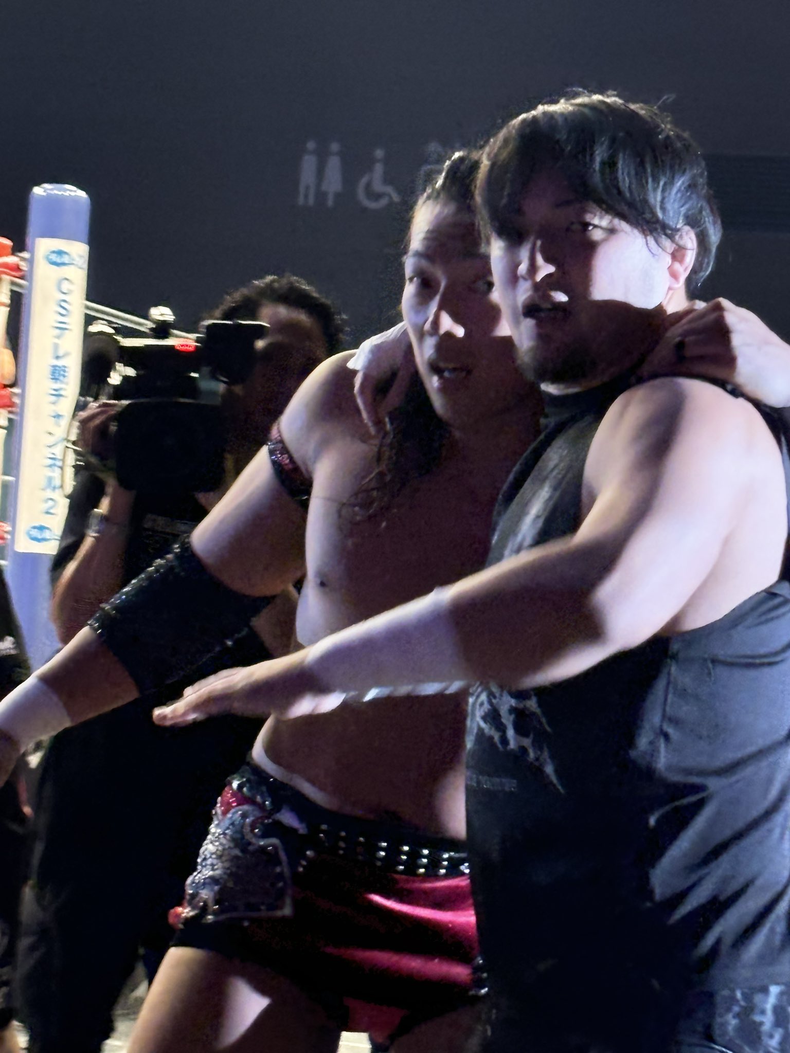 成田蓮ページ 新日本G1】成田蓮、H.O.Tの介入でファンタズモに雪辱！（まる