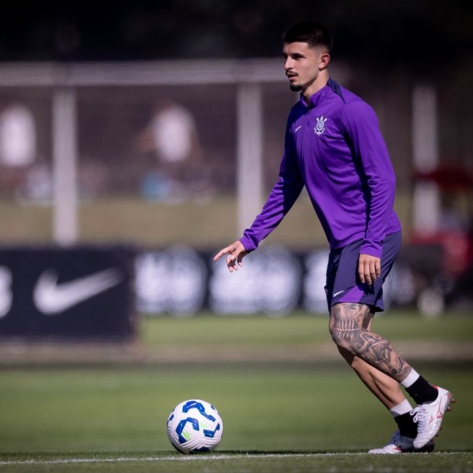 FutebolPontual's tweet photo. Corinthians acerta empréstimos dos laterais Léo Mana e Diego Palacios. 

Léo Mana será cedido ao Criciúma até o fim de 2025, enquanto Diego Palacios seguirá para o Karpaty Lviv, clube da Ucrânia, até junho de 2026.

🗞️ @MeuTimao https://t.co/QynStfilwC
