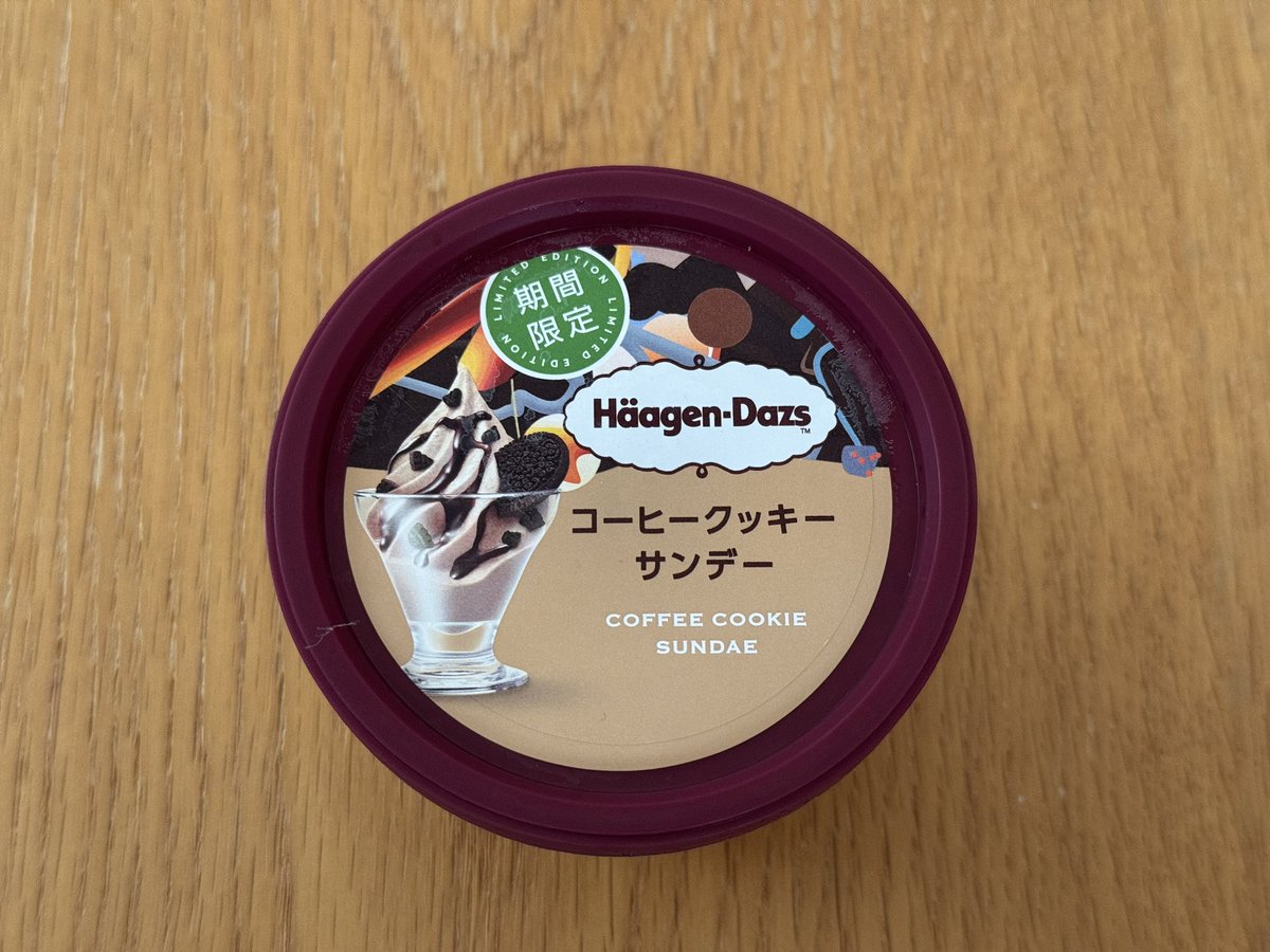 mp2988k's tweet photo. 今日のおやつは、ハーゲンダッツさんの期間限定「コーヒークッキーサンデー」♪ほろ苦味のコーヒーアイスクリームとチョコレートクッキーが最高です🥰
美味しく頂きました❣️
#アイス
#コーヒークッキー���ンデー
#ハーゲンダッツ https://t.co/WTXe8SjNRt