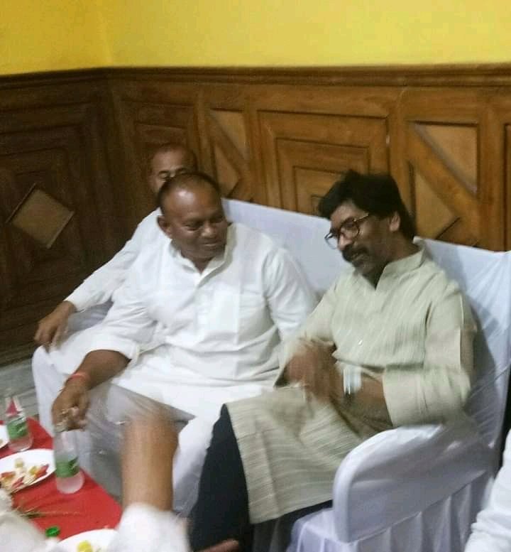 Sanjay Kumar Singh Yadav (@sanjayyadavrjd_) on Twitter photo झारखंड के माननीय मुख्यमंत्री श्री हेमंत सोरेन जी को जन्मदिन की हार्दिक बधाई एवं शुभकामनाएं। ईश्वर से आपके उत्तम स्वास्थ्य एवं दीर्घायु जीवन की कामना करता हूं।
<a href="/HemantSorenJMM/">Hemant Soren</a> झारखंड के माननीय मुख्यमंत्री श्री हेमंत सोरेन जी को जन्मदिन की हार्दिक बधाई एवं शुभकामनाएं। ईश्वर से आपके उत्तम स्वास्थ्य एवं दीर्घायु जीवन की कामना करता हूं।
<a href="/HemantSorenJMM/">Hemant Soren</a>