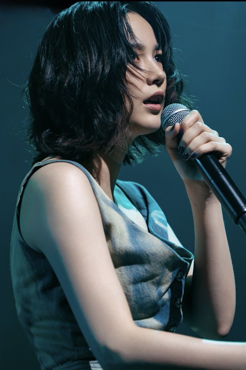 能年玲奈　のん　CUT抽選プレゼント　直筆サイン入りチェキ＋当選通知書 能年玲奈 のん CUT抽選プレゼント 直筆サイン入りチェキ＋当選