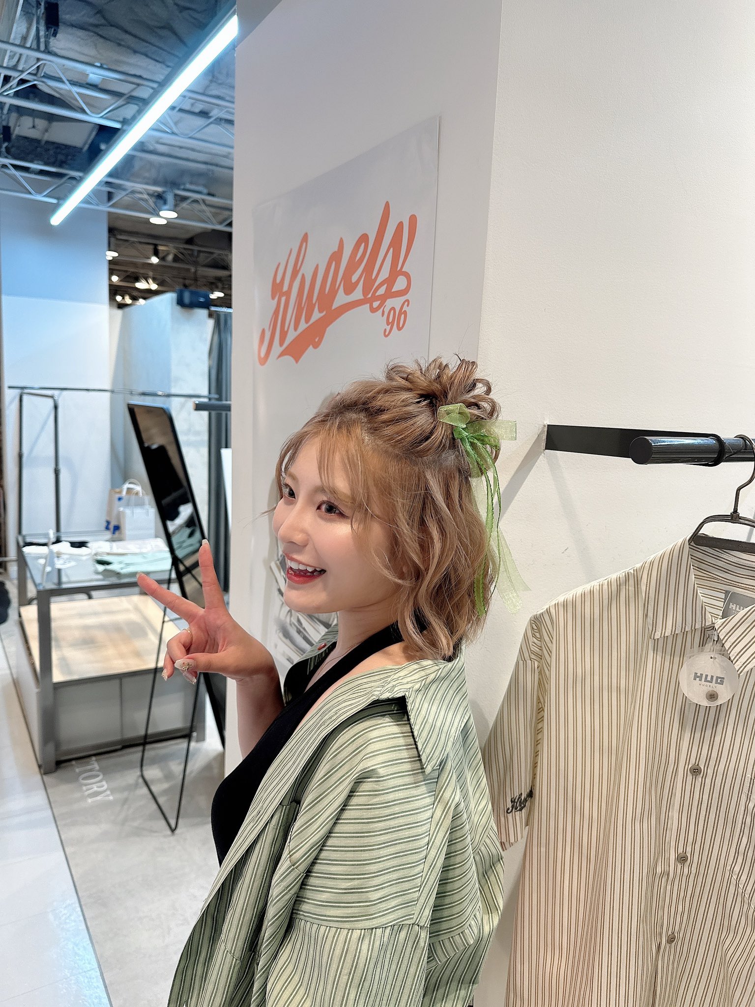 こなんちゃん 生サイン　YouTuber カリスマ美容系クリエイター「こなん」とアパレルブランド