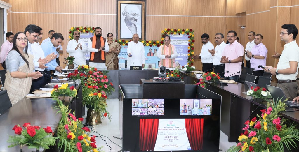 praveenmit_'s tweet photo. To provide impetus to the social security of the state's citizens, the Bihar government has credited an increased pension amount of ₹1,100 for the month of July 2025 into the bank accounts of the beneficiaries through Direct Benefit Transfer (DBT) on August 10, 2025. https://t.co/D292xNmX0v