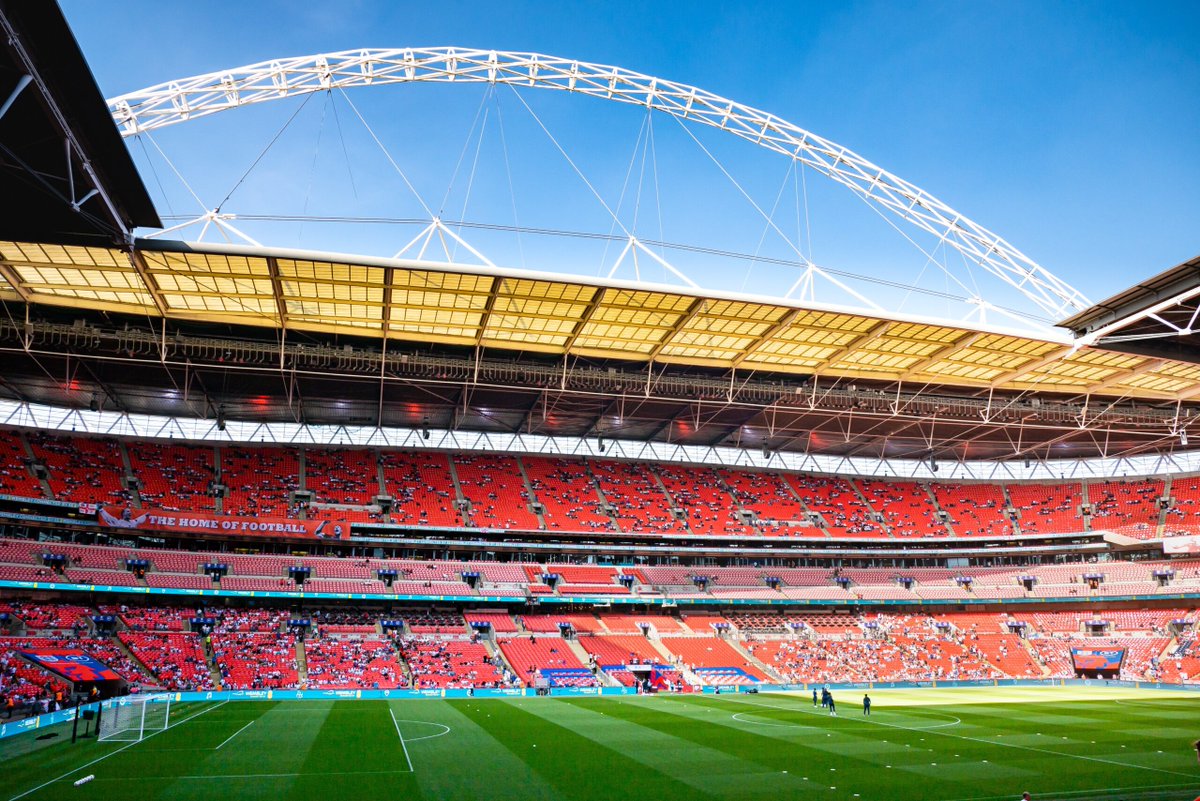 📢Hope everyone is enjoying the weekend👏 
Drink plenty of fluids and stay safe in the Wembley sunshine🥤🥤

Good times☀️

#sunshine #water #drink #sundayvibes #SaintsFC #Wrexham #Football #Wembleyday #CrystalPalace #LiverpoolFC #Goodtimes