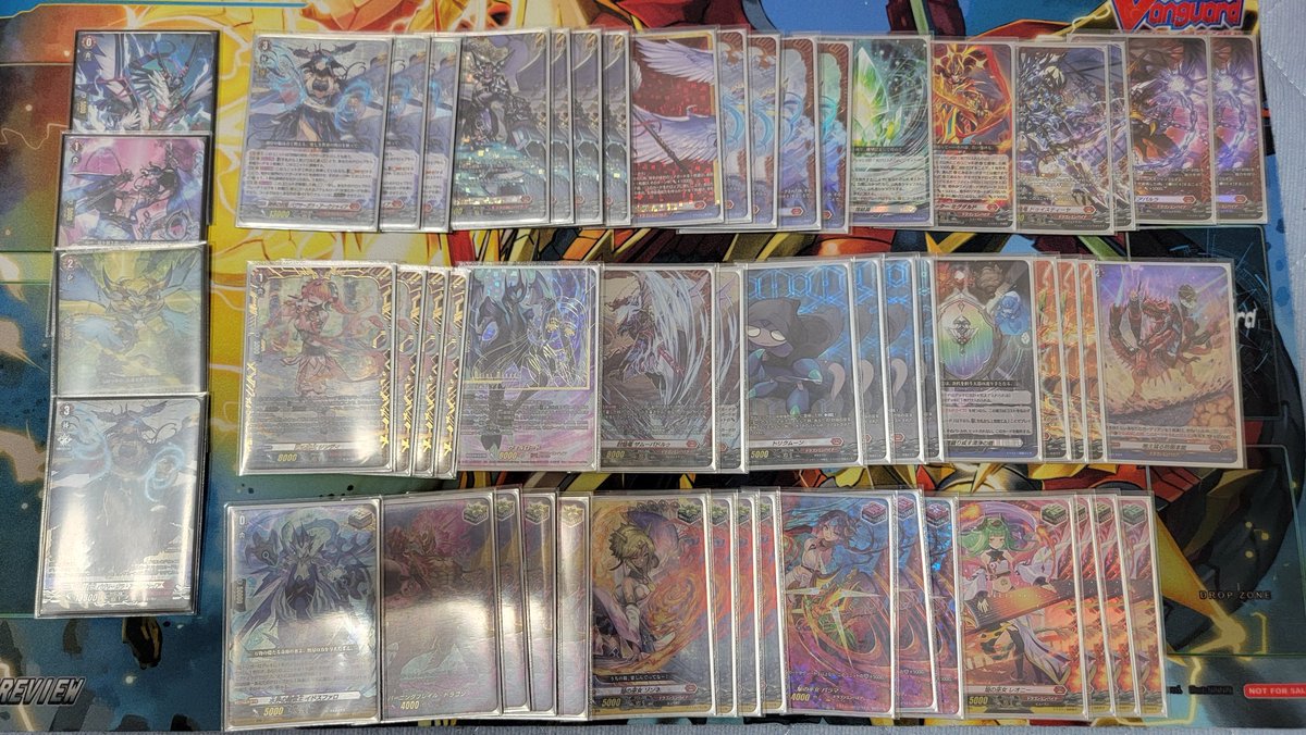 #ヴァンガードデッキ紹介
竜魂鳴導から収録されたザムーパドルゥを採用したバヴサーガラアークシャイアです
やはりマシャドと組み合わせて運用していった方がフルパワーを2回出せる点とソウル確保で盾のコストと1ドローにできる点は凄く好感触でした
後手のアグロムーブにも使えたので良きでした