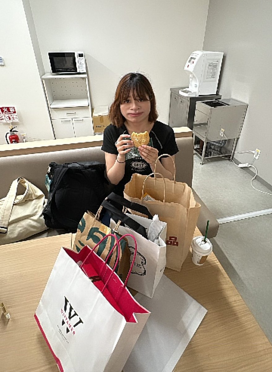 こばやしです tweet media