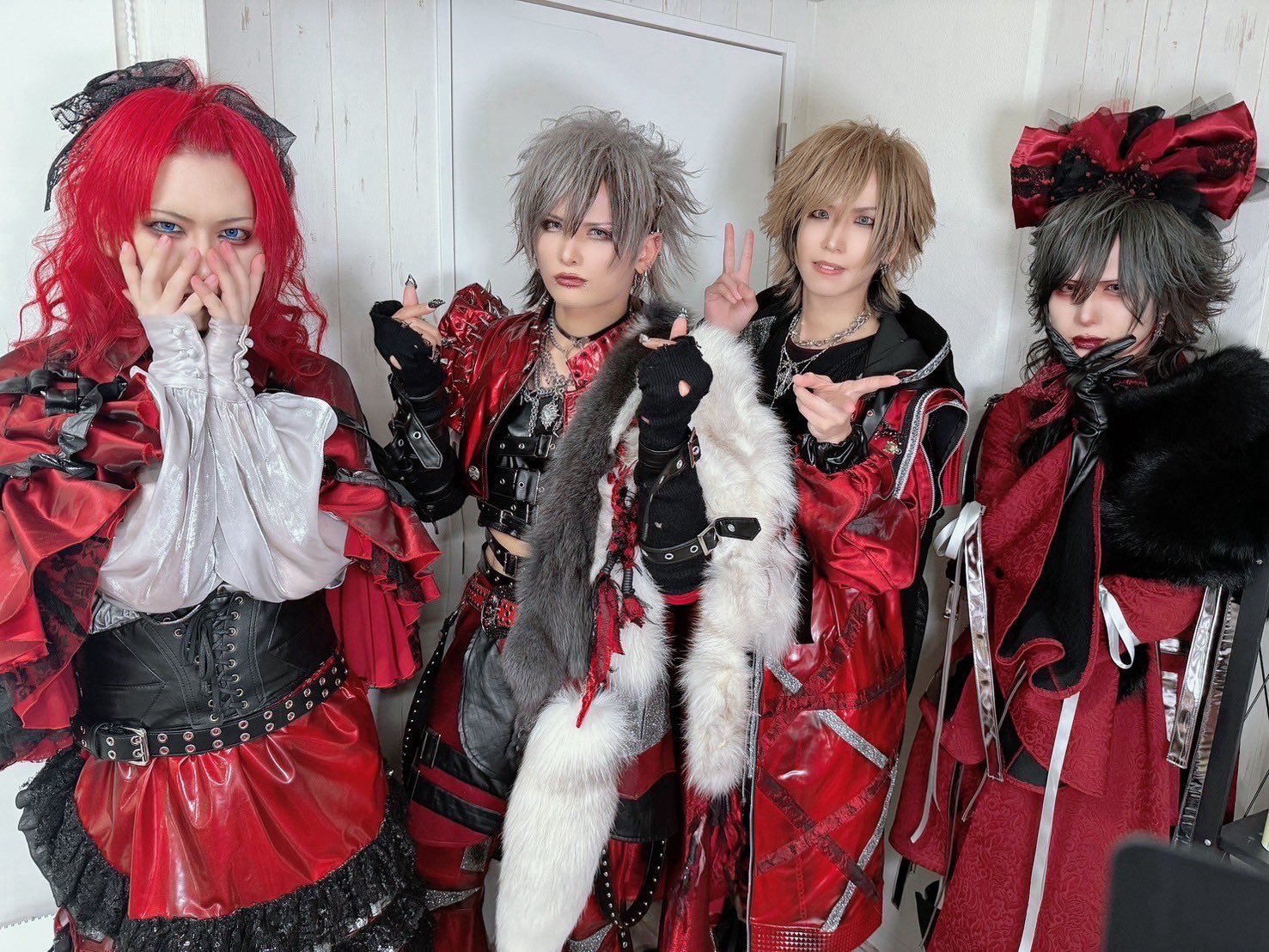 Royz CD まとめ売り シングル、アルバム 計66枚 Amazon.co.jp: α