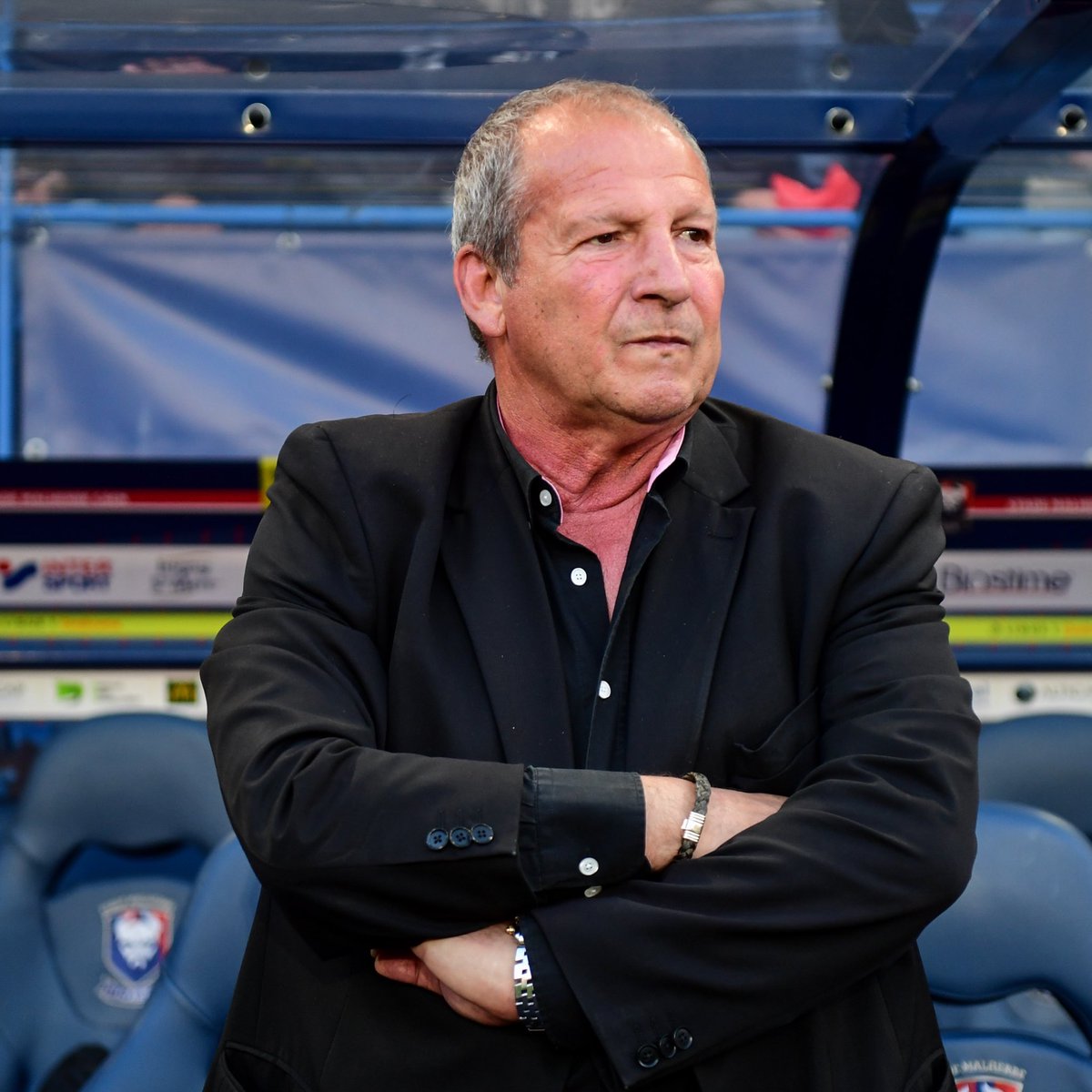 ActuFoot_'s tweet photo. 🗣️ « 𝗟𝗘 𝗕𝗔𝗟𝗟𝗢𝗡 𝗗’𝗢𝗥 🌕 𝗘𝗦𝗧 𝗦𝗘𝗟𝗢𝗡 𝗠𝗢𝗜 𝗟’𝗨𝗡 𝗗𝗘𝗦 𝗧𝗥𝗢𝗣𝗛𝗘́𝗘𝗦 𝗟𝗘𝗦 𝗣𝗟𝗨𝗦 𝗔𝗕𝗦𝗨𝗥𝗗𝗘𝗦 𝗘𝗧 𝗜𝗡𝗝𝗨𝗦𝗧𝗘𝗦 𝗗𝗨 𝗙𝗢𝗢𝗧𝗕𝗔𝗟𝗟 𝗠𝗢𝗡𝗗𝗜𝗔𝗟 ! » 😤

🗣️ « 𝗜𝗟 𝗙𝗔𝗨𝗗𝗥𝗔𝗜𝗧 𝗨𝗡 𝗕𝗔𝗟𝗟𝗢𝗡 𝗗’𝗢𝗥 𝗢𝗙𝗙𝗘𝗡𝗦𝗜𝗙 𝗘𝗧 𝗨𝗡 𝗕𝗔𝗟𝗟𝗢𝗡 𝗗’𝗢𝗥 𝗗𝗘́𝗙𝗘𝗡𝗦𝗜𝗙 ! 

Ce que je demande ? C’est qu’on distingue clairement les performances offensives et les exploits défensifs. »

Rolland Courbis 🇫🇷 sur le sujet du Ballon d’Or.

🎙️ @RMCsport