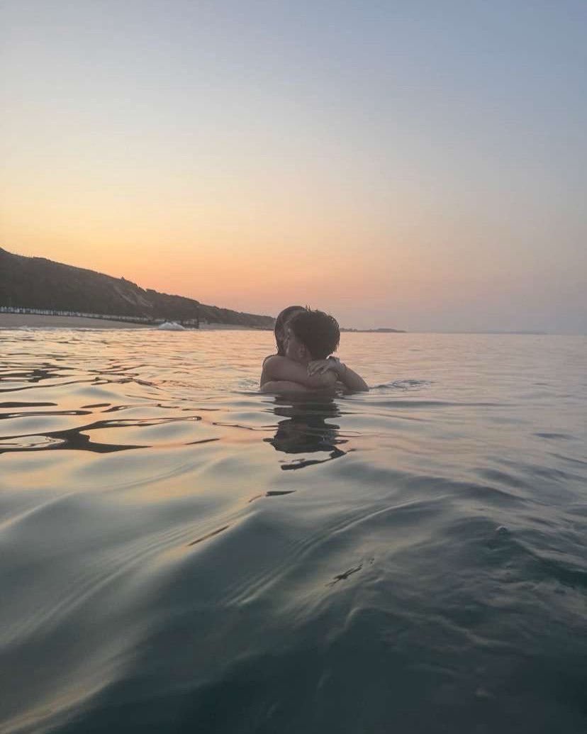 Oh, to be young again…. 🌅❤️ This morning’s sunrise at Southbourne Beach looked like the tropics. No filters, no staging, just pure magic.