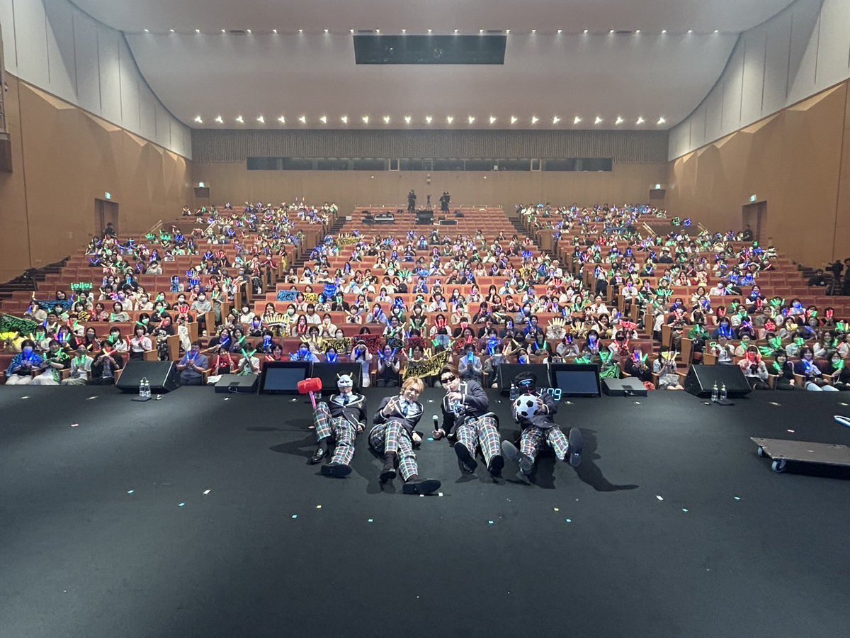 MSSP学園全国ツアー２日目！
夜の部、福岡公演！
無事終わりましたー！
ヤバイ大雨の中沢山の方が来てくれて最高した！
来れなかった方はまたいつかリベンジしてほしい！安全が優先なので！！！

また福岡で皆と騒ぎたいね！！！

ニコニコチャンネル会員限定生放送やる！
live.nicovideo.jp/watch/lv348442…