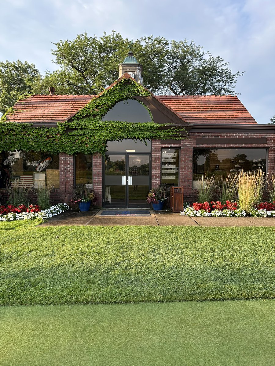 RaphaelEivots's tweet photo. One More Time #Flossmoor #Golf https://t.co/1mTBgv1sE8