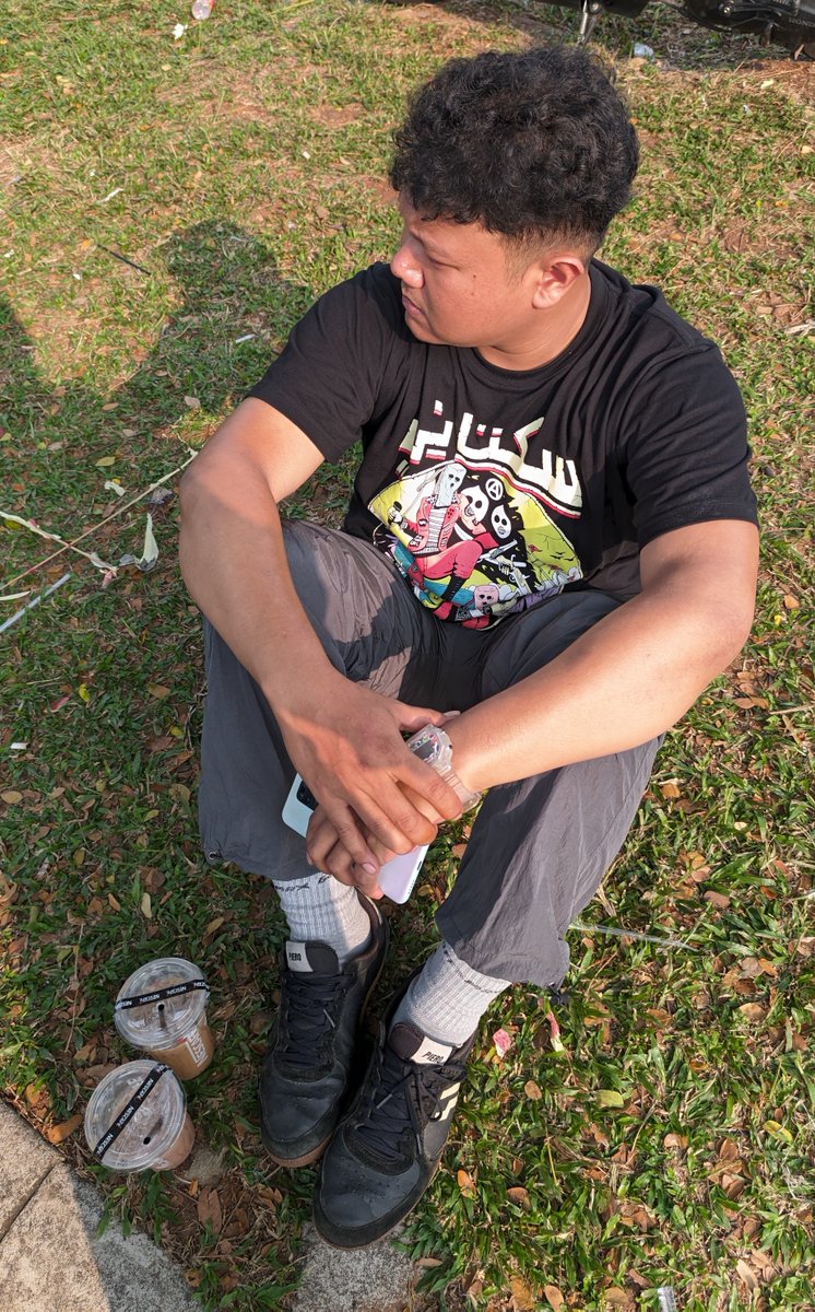 sadtemberboys's tweet image. rasakan getar sinarnya 
nikmati lembut hembusnya
selami tangis dan tawa
menarilah bahagia~
#track8