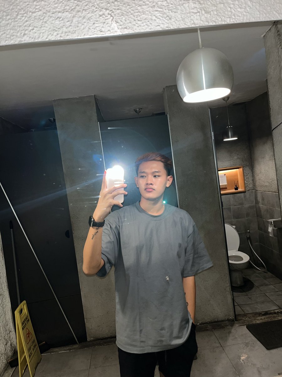 j_antoniyo's tweet photo. Selamat malam senin semua 

#GayMalang https://t.co/35GLYTVkhY