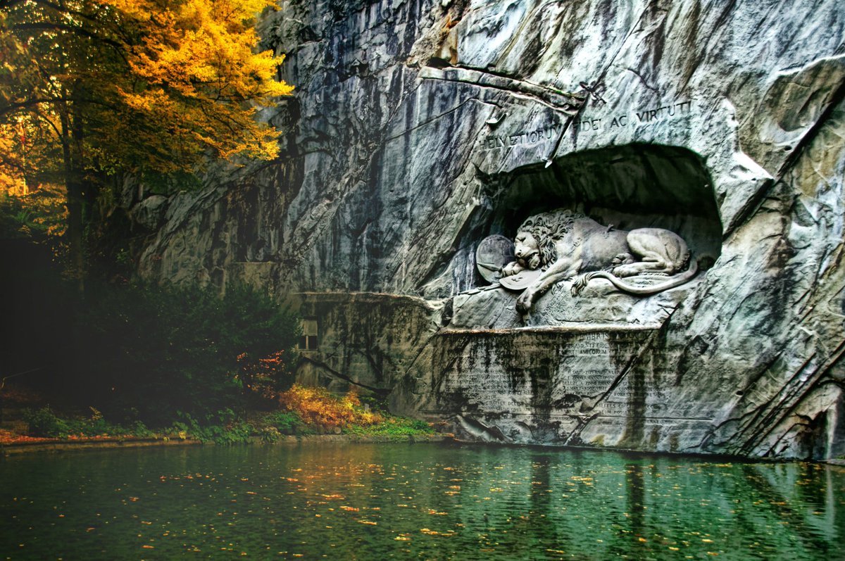 We remember today the 760 brave men of the Swiss Guard, who on the 10th August 1792 gave their lives defending the honour of France and the spirit of the West from godless Freemasonry.

Forever shall the Lion of Lucerne honour their most noble sacrifice in haunting beauty.