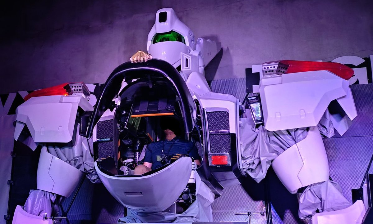 本日8月10日 #パトレイバーの日 に、パトラボで実物大イングラムの搭乗操縦体験してきた！
も～めちゃくちゃテンションがあがる体験だった^^
#機動警察パトレイバー