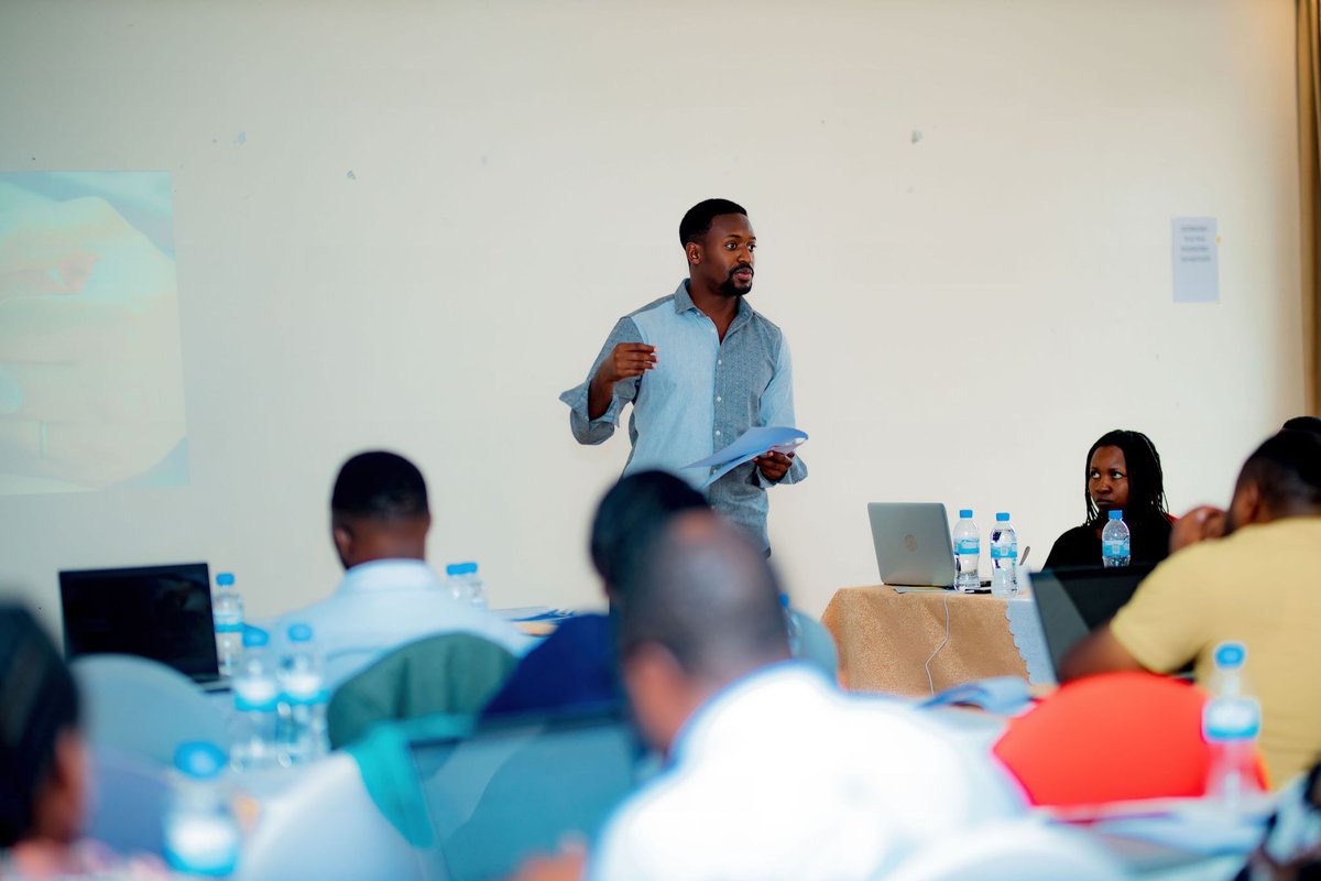 #BreastCancer remains among the most common cancers. Yet, misconceptions continue to fuel late diagnosis, loss to follow-up, and deaths.  

OAZIS Health’s new public education toolkit aims to change this. Join hands with us to raise awareness.

oazis.rw/blog/icyizere-…