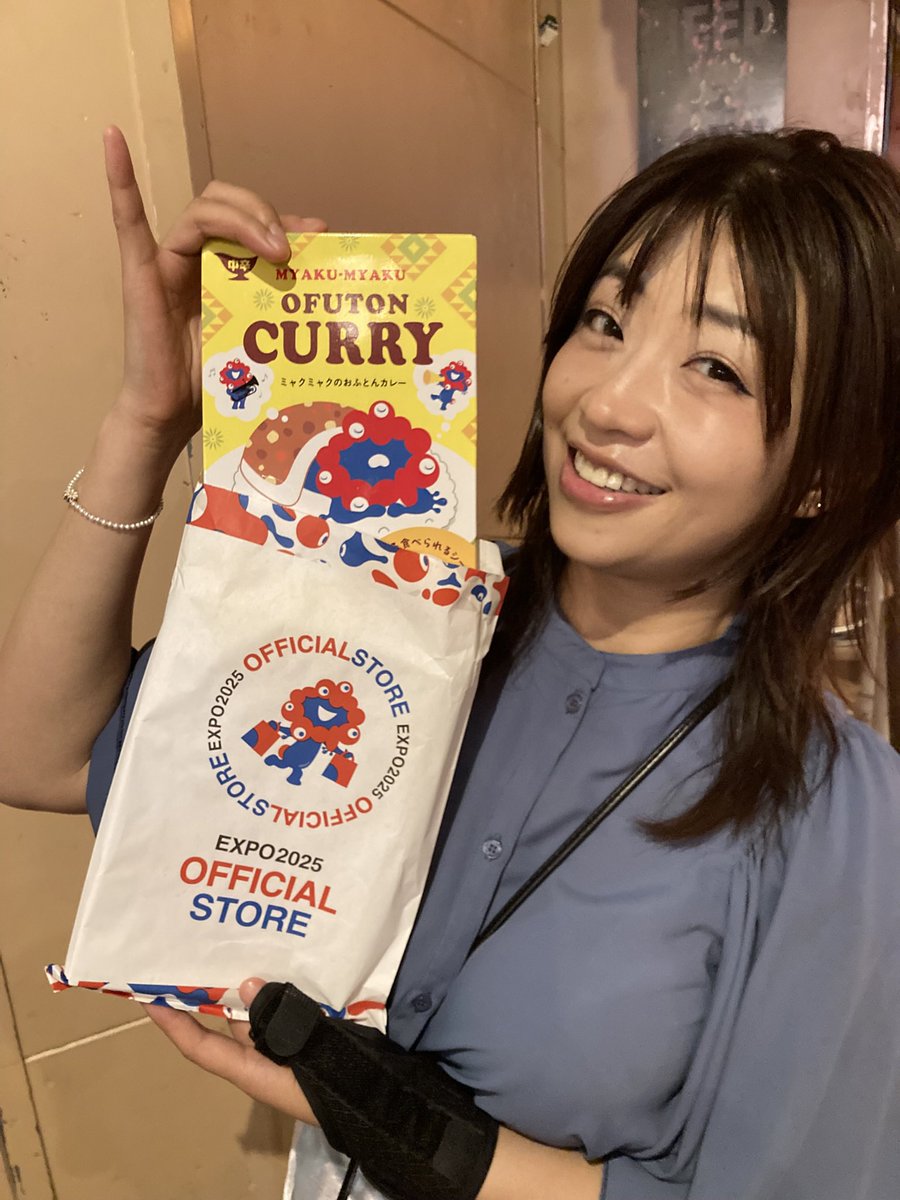 紗々ちゃん30代最後の主演映画の上映イベント最高でした！山本監督のやりたい事が全て詰め込まれつつ紗々ちゃんの可愛さもいっぱい詰まってました😍
「HMDR SASA」のタオルかっこいいのですがポスターは貼る場所に困ってしまう😂
#範田紗々
#山本俊輔
#ロフトプラスワンウエスト