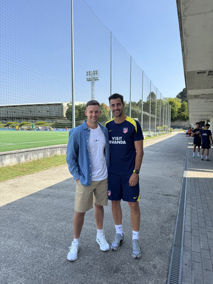Simon Goodey (@simongoodey) on Twitter photo Fue genial encontrarnos este fin de semana en Santiago <a href="/javierpdona/">Javier Peñas</a>. Buena suerte para la temporada <a href="/AtletiAcademia/">Atleti Academia</a>. Fue genial encontrarnos este fin de semana en Santiago <a href="/javierpdona/">Javier Peñas</a>. Buena suerte para la temporada <a href="/AtletiAcademia/">Atleti Academia</a>.