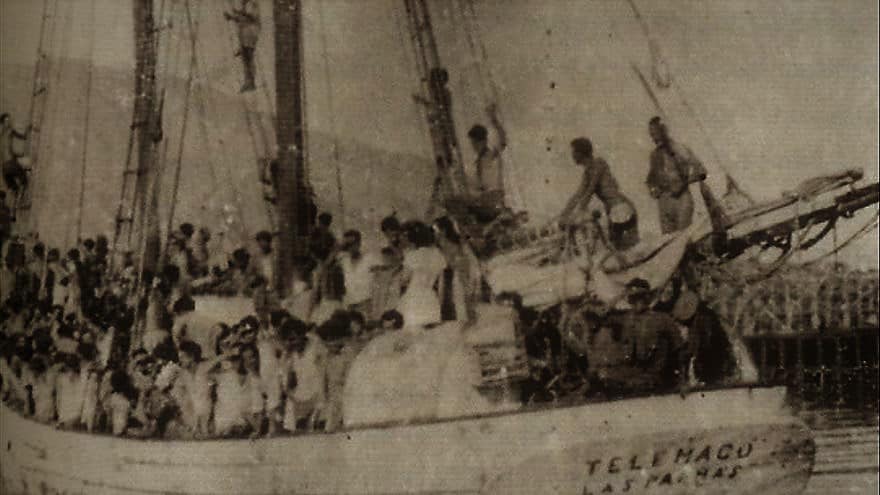 🧵 #domingosdememoria Ayer se cumplieron 75 años de la salida clandestina de El Telémaco, un motovelero con capacidad para treinta personas en el que se hacinaron 170 hombres y una mujer, en su mayoría gomeros. No era el primero ni el último de los barcos evadidos de Canarias