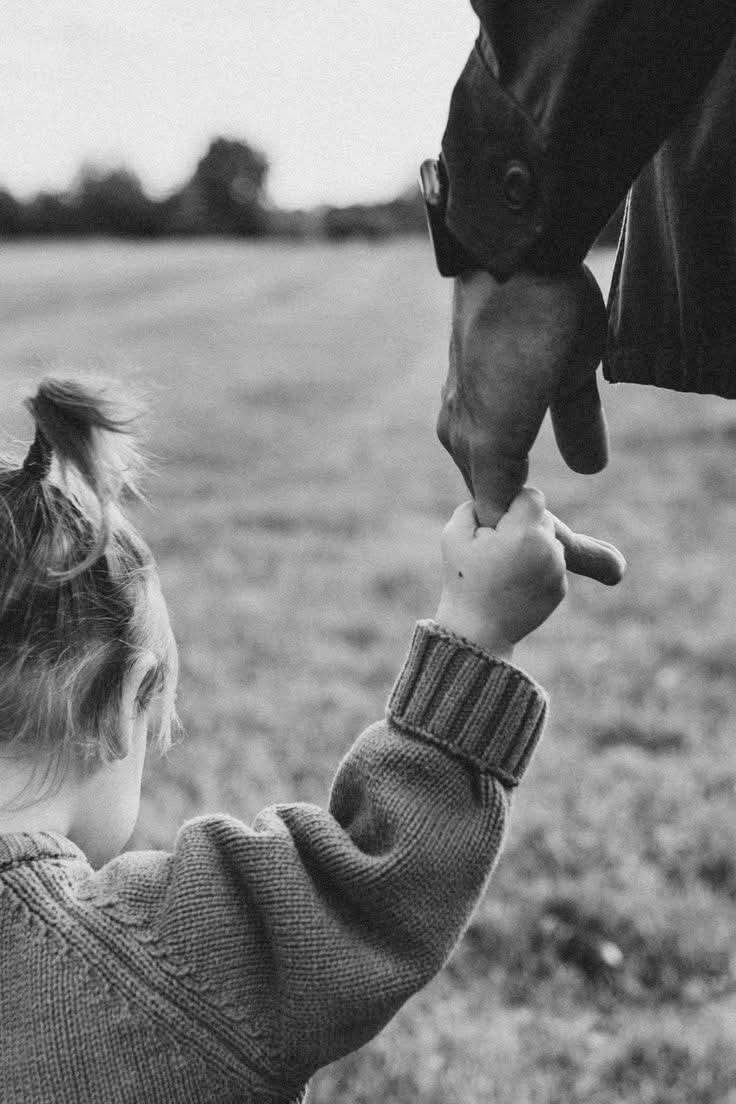 "Neste Dia dos Pais, celebramos a força, o carinho e a sabedoria de todos os pais. Que a paternidade seja sempre uma fonte de alegria e realização."