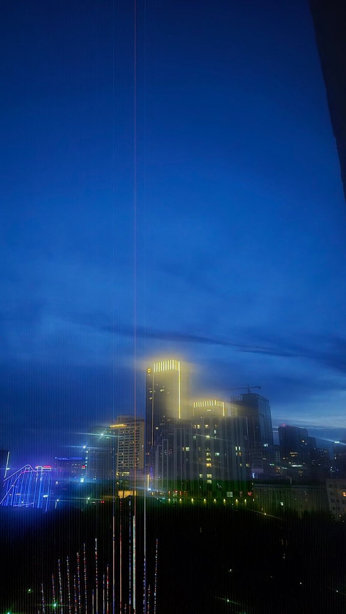 Өргөн олон сайхан амраарай. Өглөөгөө өөдрөг, золбоотой угтаарай.😊💐🥀🌹
Амралтын өдрийн хурдан өнгөрч байгааг ээ.
Өнөө бороо орох бололтой дэг, өтгөн бараан үүлтэй байна. Хэрэв бороо орвол гарч, шүхэргүй алхъяа гэсэн жигтэй сэтгэл хөдлөнгүй бодол орж ирэвш.