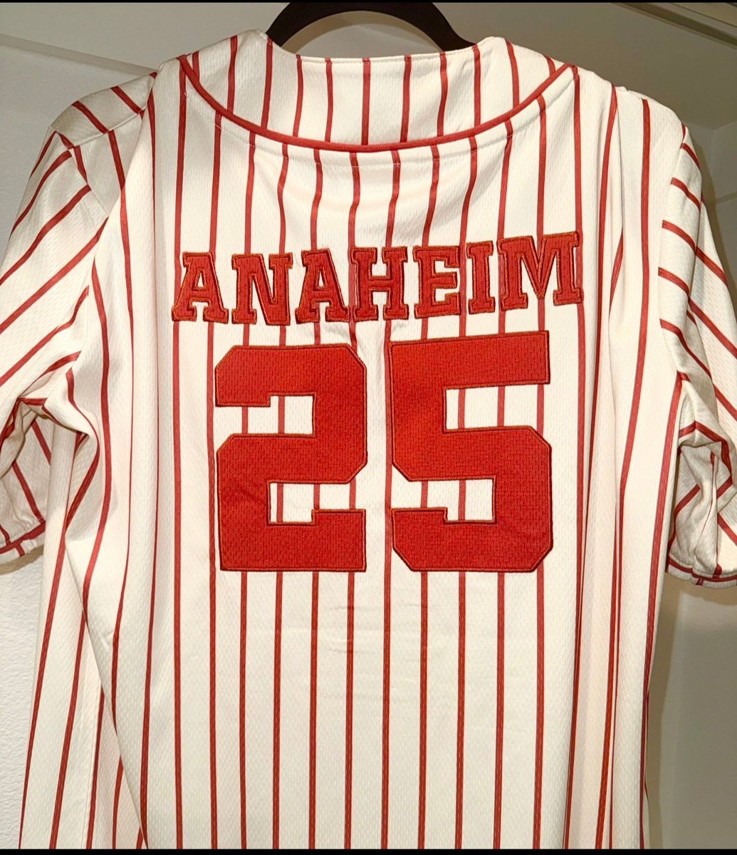 This is dope. Need to grab it for my boy. Credit to <a href="/LeonhartYT/">Leonhart</a> for the pictures. 100% fire 🔥