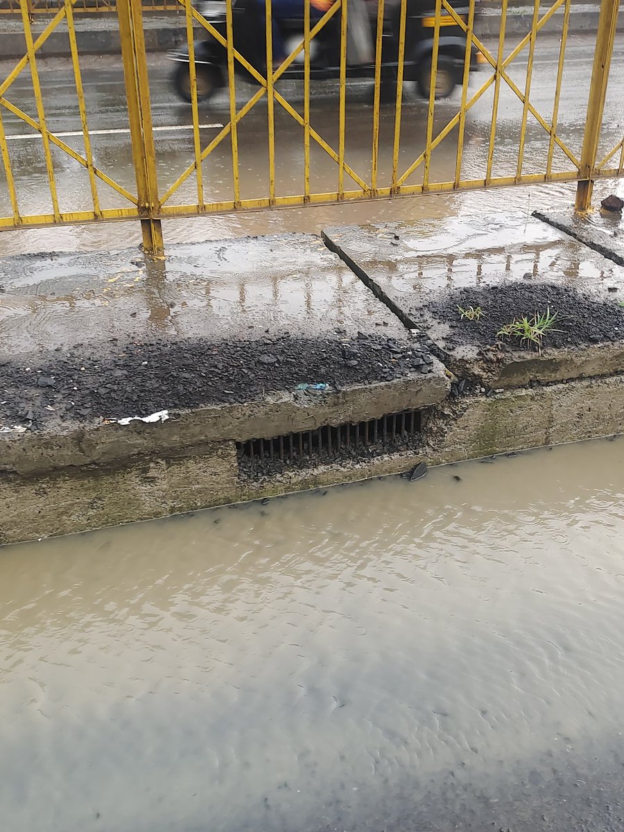 aditya_telkar23's tweet photo. Oh my dear future civil engineers, please keep your country above your family, everything you do, makes a change in the society. 
Context - A newly made road here, is just below the sewage entry levels.
Jai Hind🇮🇳 https://t.co/TIp859gaUU