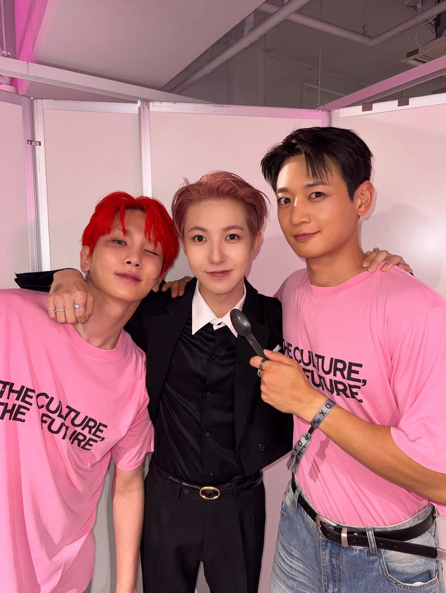 renjun with his jiejies and geges