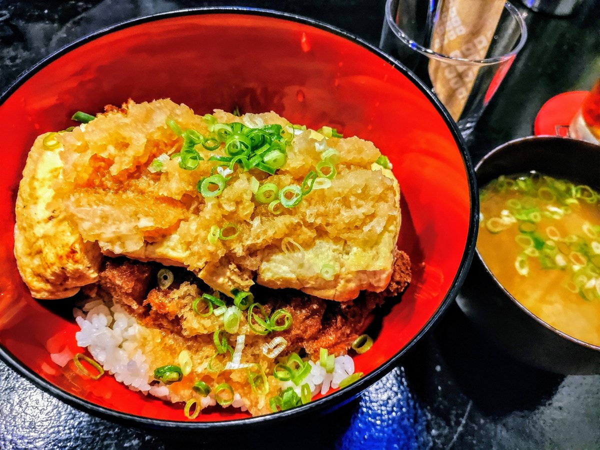 まひるさん＆うしおちゃんの俺得コンビ。
まひるさんのふわふわ玉子とさくさくカツの組み合わせ丼が最強に美味しかったです。
途中ひなみてんちょーも参戦！3人の内誰かが言葉を発したら誰かが繋げ、無限コンボになるのがおもしろかった。
近所でクールだと評判のおいちゃんも永遠笑ってしまいました。