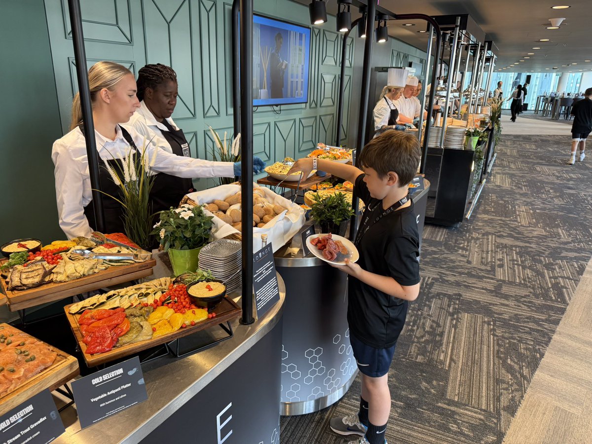 HamblePhil's tweet image. A big day out for the boys at Wembley.  Andrew’s first outing at hospitality

Luke just asked Razor if he knows Stevie G to his reply “he used to clean my boots” 😂😂

Great experience for the boys