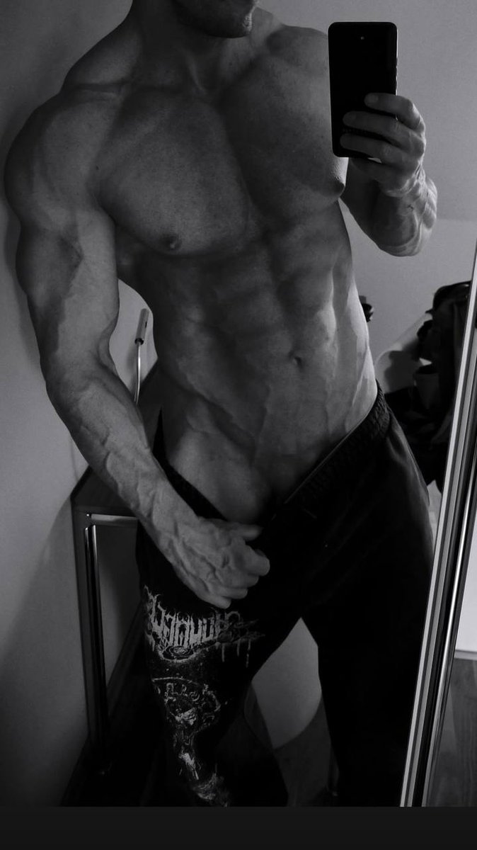 85_bodybuilder's tweet photo. Summer vacation over
No it's time for the wild days 😈
RT if you have miss it 😉

#exclsuive #german #bodybuilder #wild #bodybuilding #summer #summertime #muscle #body #asb #veins #sixpack #germany https://t.co/nMue61pt4p
