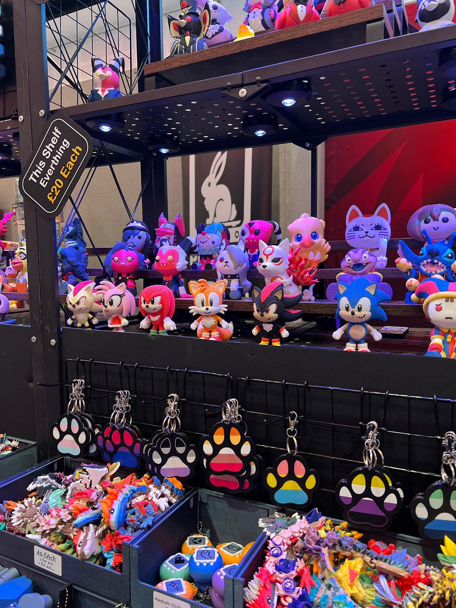 Looking for something unique? Our Comic Con Wales traders are packed with incredible merch, and more! Take a wander and see what you find 🎭🛍️