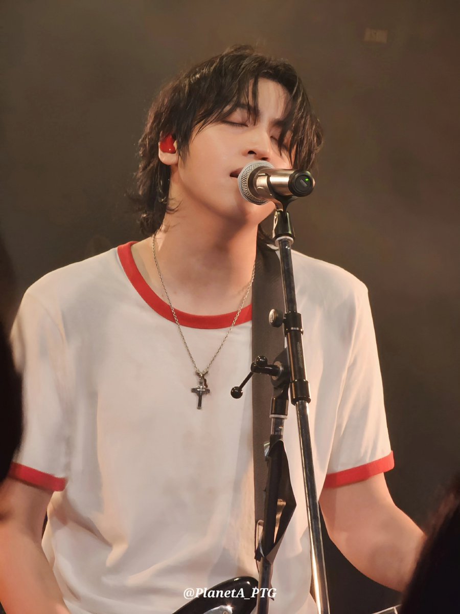 [2025.08.10]

📍우석 시모키타자와 화 콘서트 2부

아니 도쿄 착장 다 맘에 들어
미친 사람처럼 입 막고 우석씨 얼굴만 바라보게 돼

#펜타곤 #PENTAGON
#우석 #Wooseok #정우석