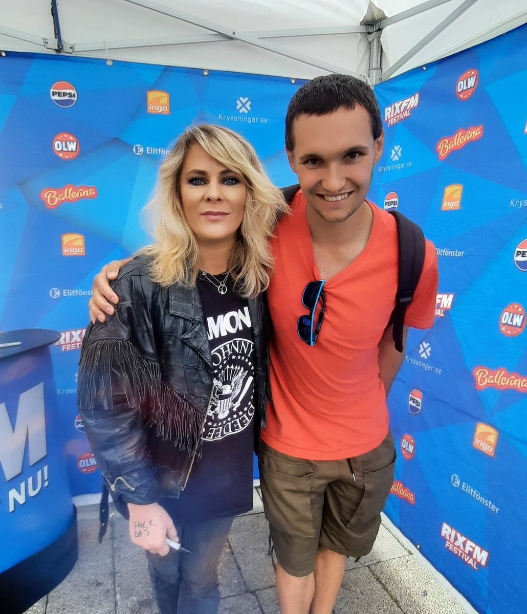 robertjed1996's tweet image. I met one in Kalmar, and I meet her again. And I meet two new singers. I met them all three in Malmö. I will watch them perform on Rix FM Festival there

#rixfm #rixfmfestival