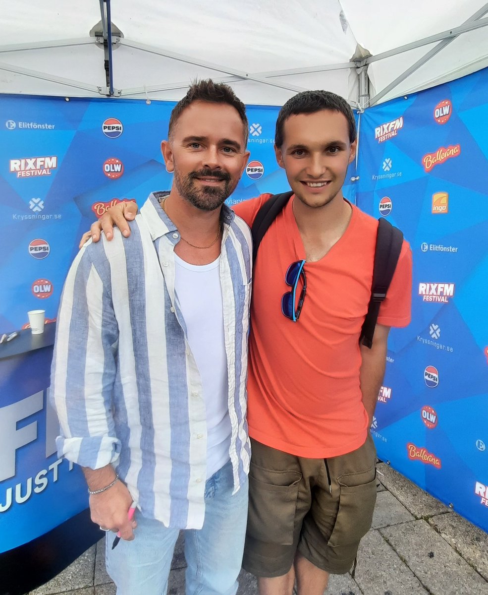 robertjed1996's tweet image. I met one in Kalmar, and I meet her again. And I meet two new singers. I met them all three in Malmö. I will watch them perform on Rix FM Festival there

#rixfm #rixfmfestival