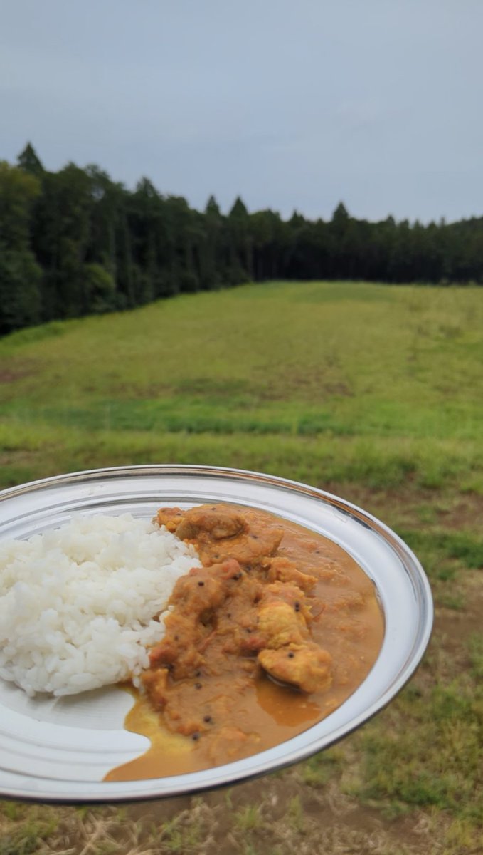 ずっと大雨降り続けてたのにカレー食べてる時だけ晴れ間さしてた！
カレーって山の天候を変えるほどの力があるんだやっぱりすげぇやカレー🍛