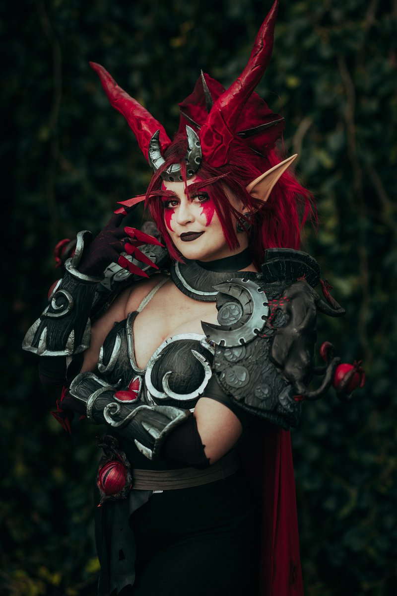 YukiAnriel's tweet image. I noticed, that I have some very beautiful pictures I never shared. 

Time to show them! ❤️

📸 by @Eosandy 
Costume made and worn by me 

#worldofwarcraft #dokomi2024 #ysera #wowcosplay