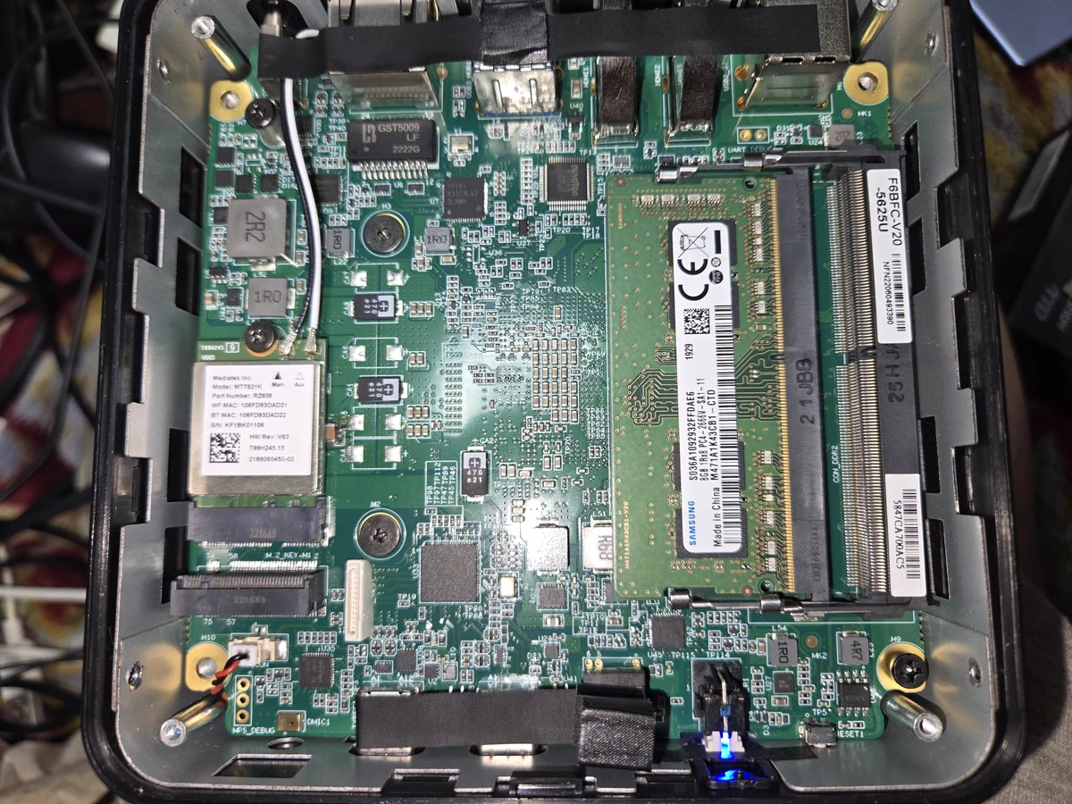 おふがお в X: „MINISFORUM UM560のジャンクをオクで落としてたが