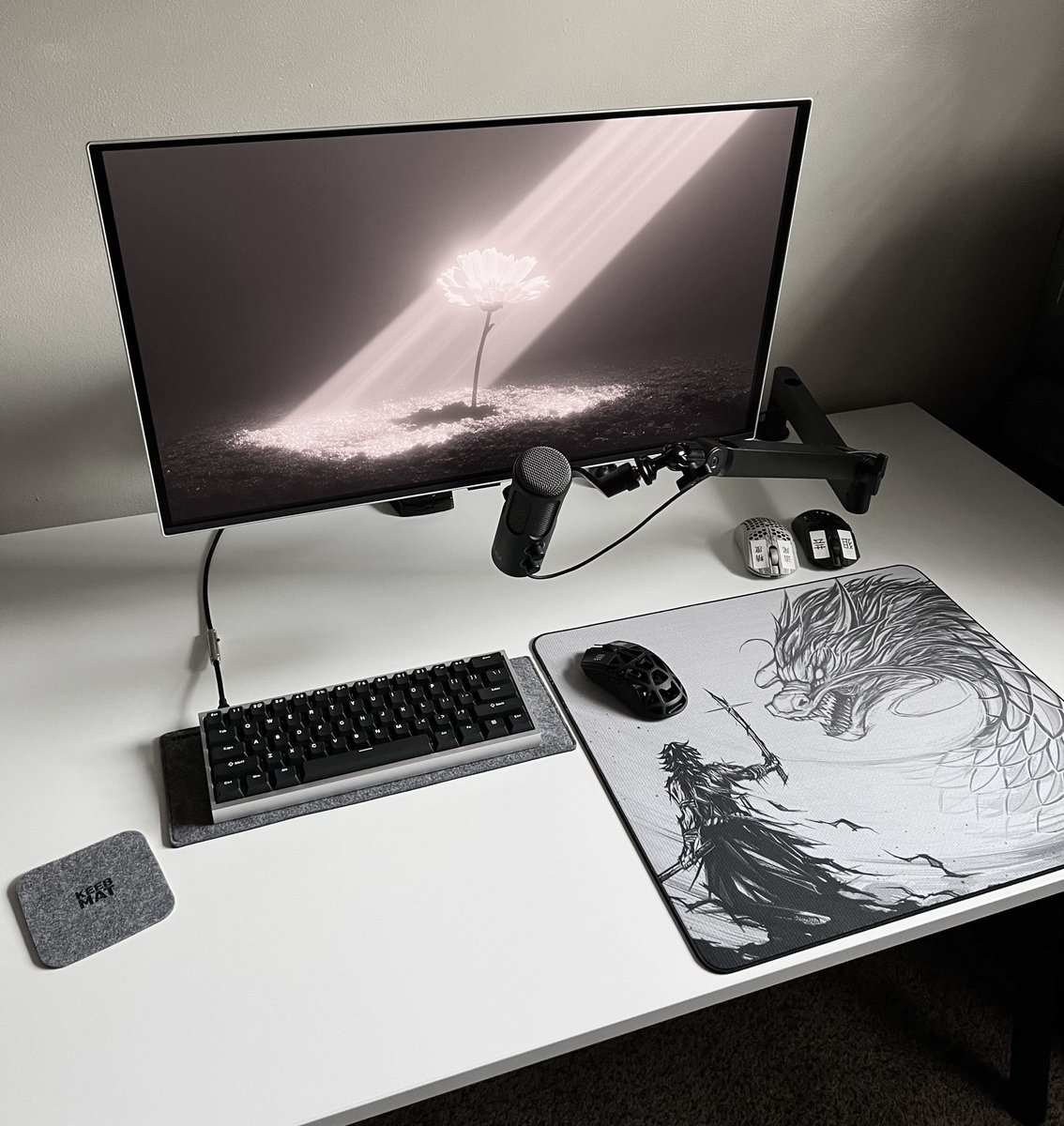 Input (@inputzb) on Twitter photo simple is good 🩶 #desksetup simple is good 🩶 #desksetup