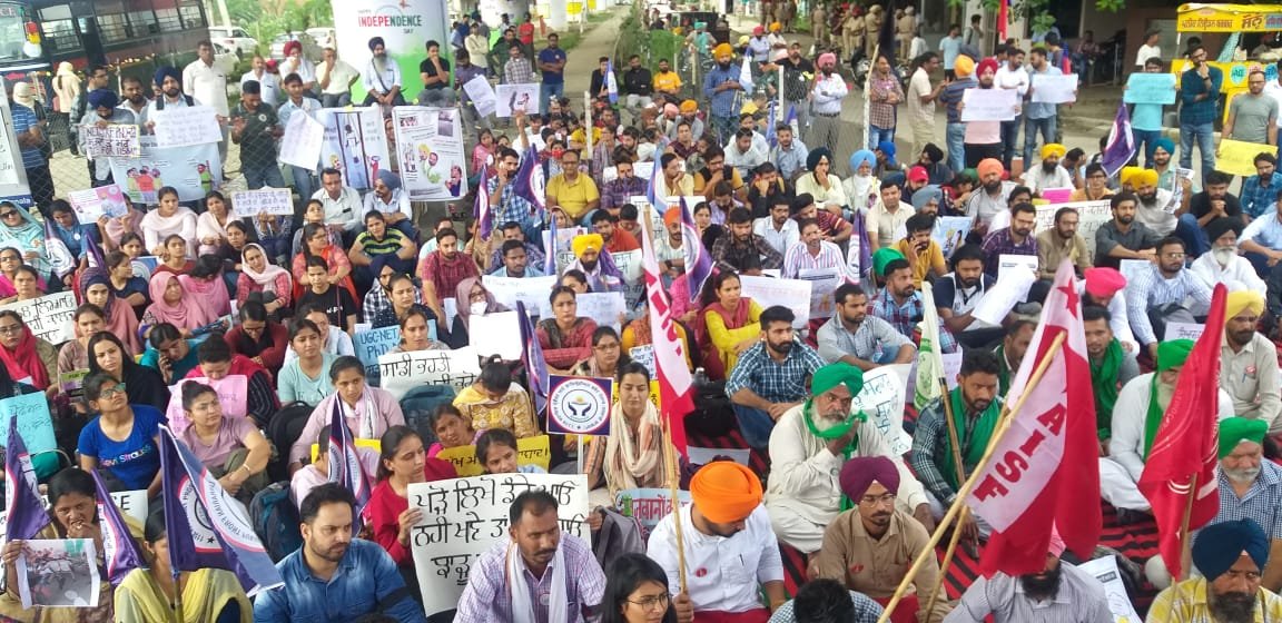 1158APFront5aab's tweet photo. This is not just about 1158 recruitment in Punjab govt colleges.

It’s about upholding merit,law &amp; educational quality.

Govt silence in court shouldn’t cost 1158 deserving Professor and Librarians their future—or deny students their right to learn
#Justice_For_1158
@BhagwantMann https://t.co/SNRHt8ljOm