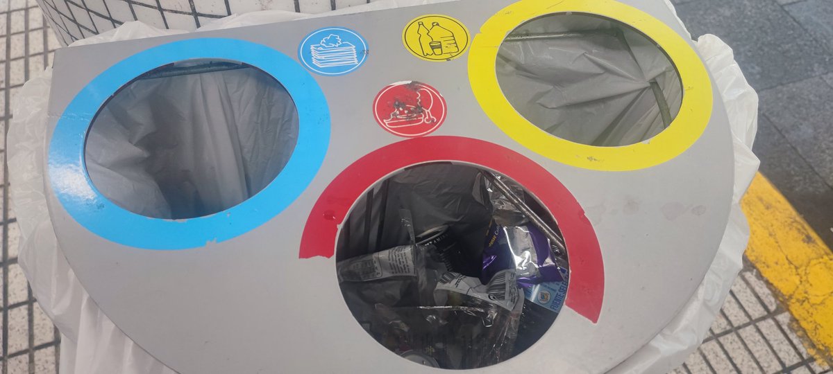 Esto es una broma? Usa la misma bolsa para los 3 tipos de residuos. <a href="/guaguasglobal/">Guaguas Global</a> <a href="/GranCanariaCab/">Cabildo Gran Canaria</a> <a href="/caprossgrupo/">Capross</a>