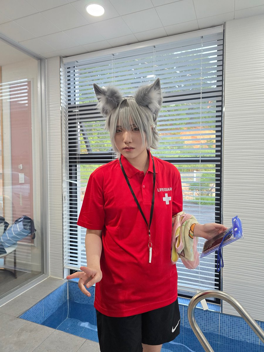 물놀이 안전은 경비반장이 책임졌습니다.

무보정 사진 투척~